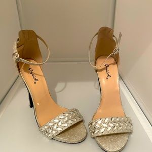 Silver Heels, Size 6